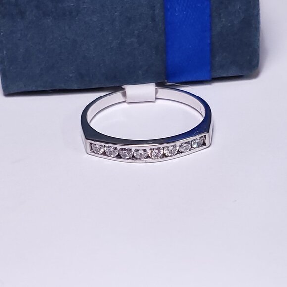 Estate .24ctw Natural Rd Diamond channel set 18Kt W/Gold S-7.25 Band Ring #20867 - Picture 5 of 6